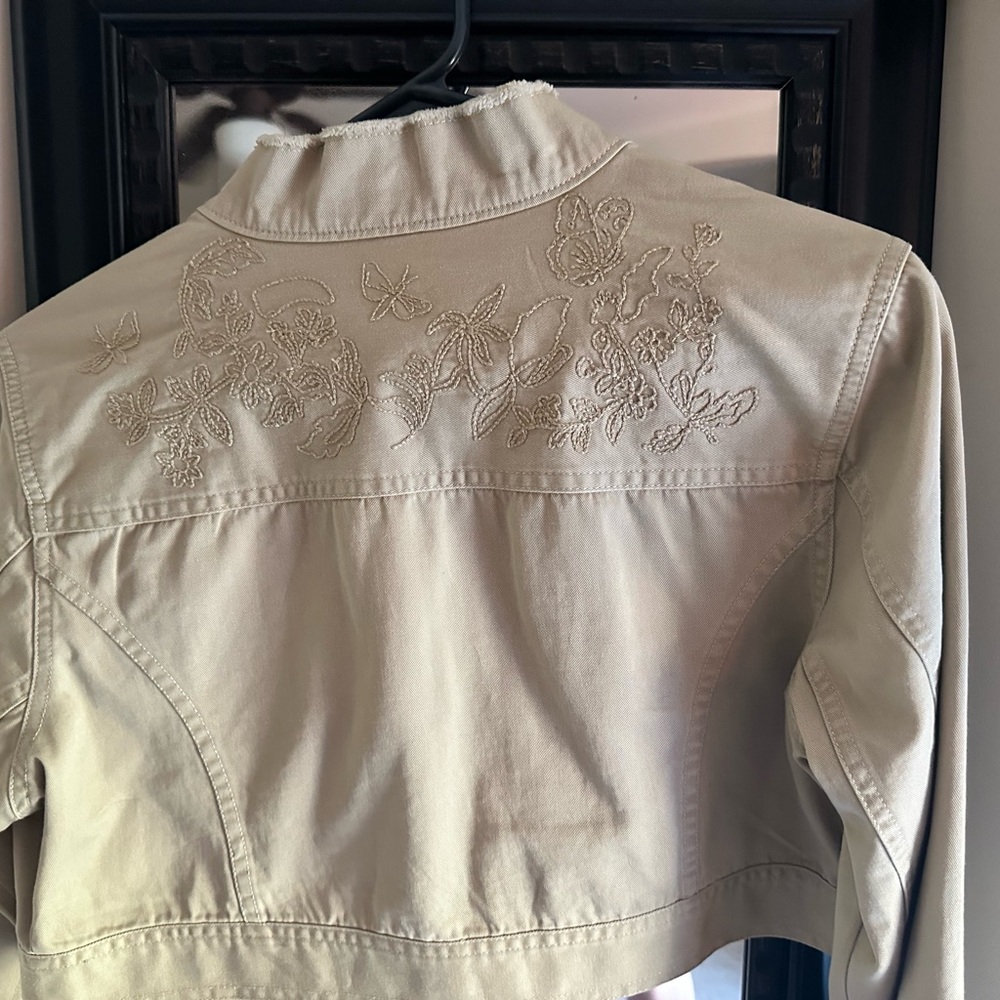 Half Jacket - Picture 3 of 4